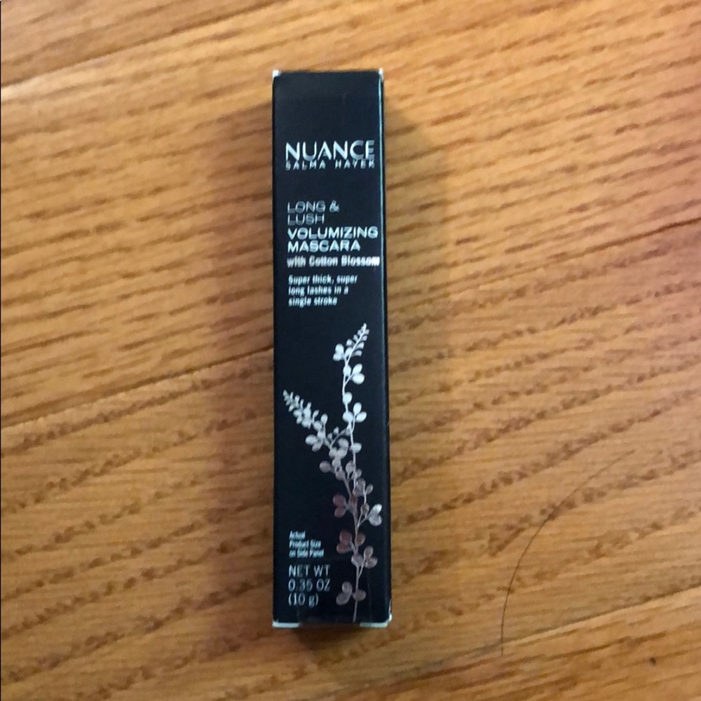 Nuance long lush mascara with cotton blossom 875